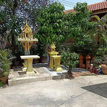 J&J Guesthouse Sukhothai Eksteriør billede
