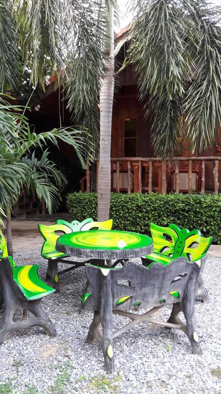 J&J Guesthouse Sukhothai Eksteriør billede