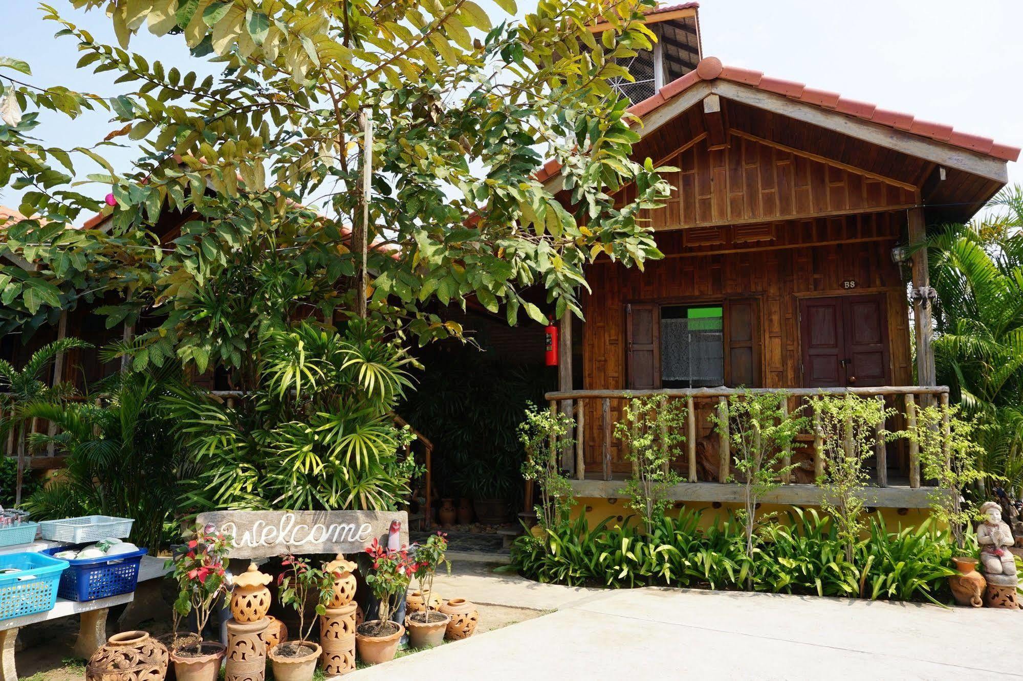 J&J Guesthouse Sukhothai Eksteriør billede