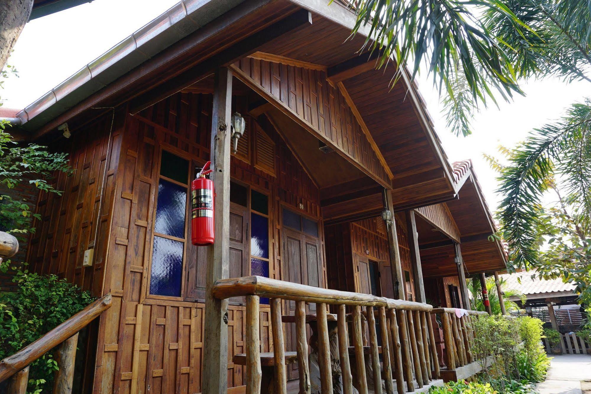 J&J Guesthouse Sukhothai Eksteriør billede