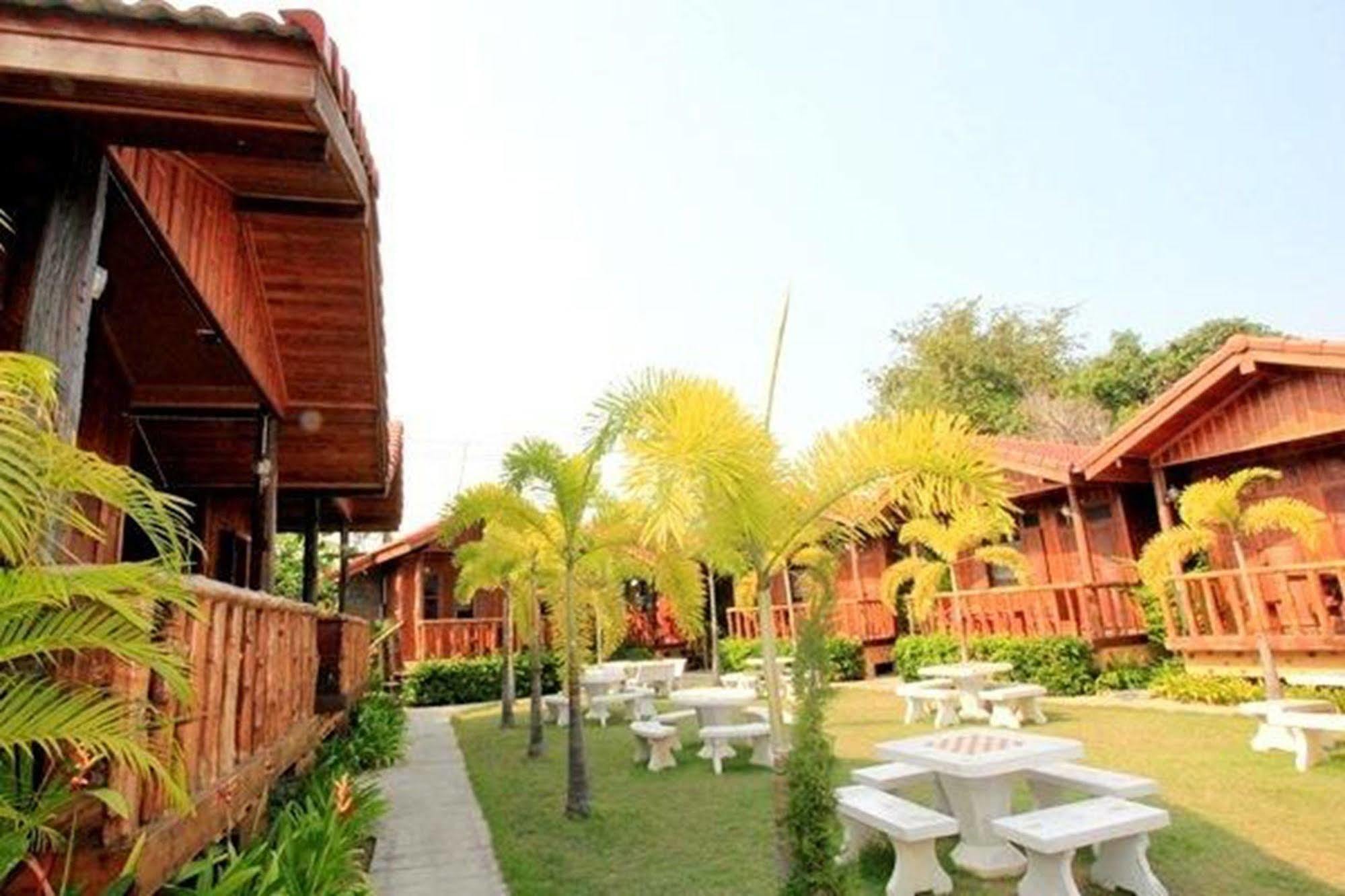 J&J Guesthouse Sukhothai Eksteriør billede