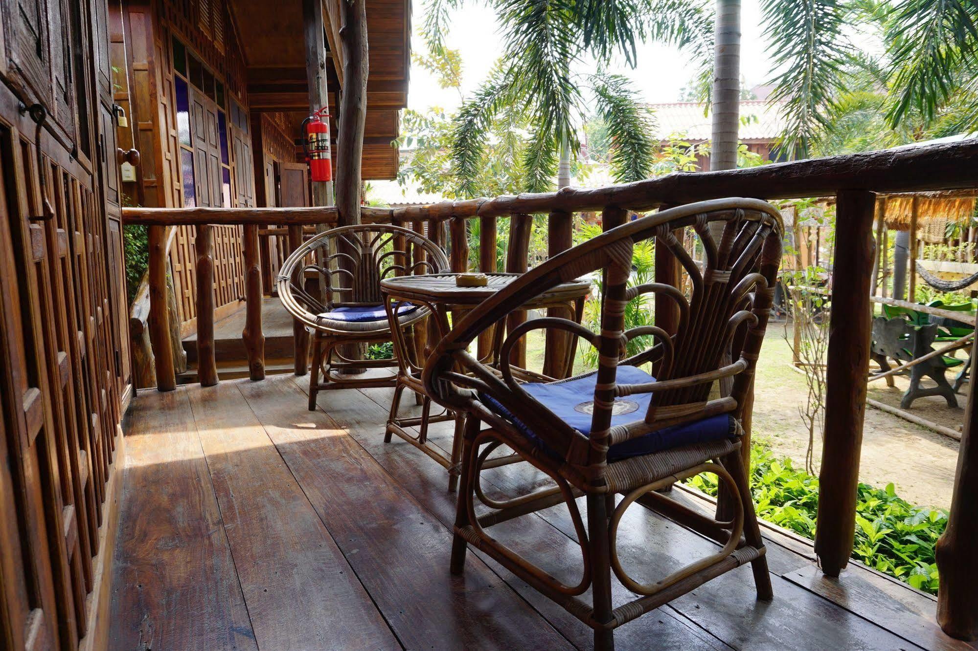 J&J Guesthouse Sukhothai Eksteriør billede