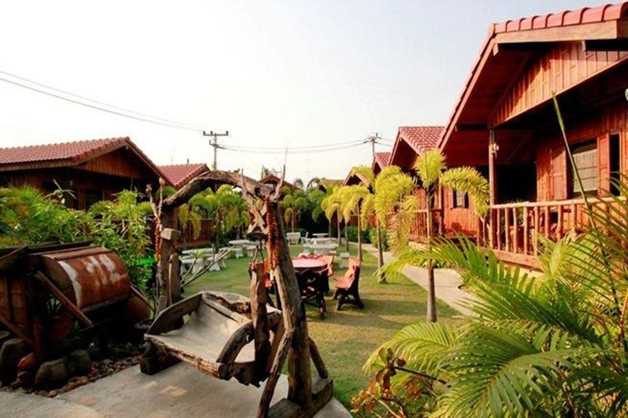 J&J Guesthouse Sukhothai Eksteriør billede