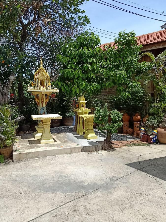 J&J Guesthouse Sukhothai Eksteriør billede