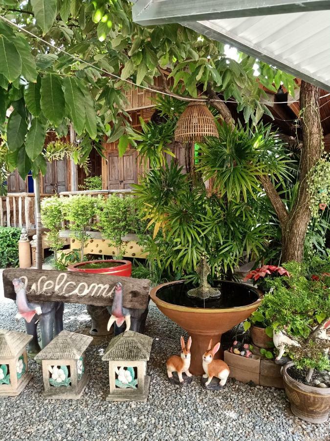 J&J Guesthouse Sukhothai Eksteriør billede