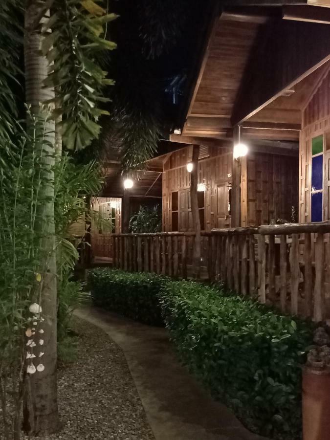 J&J Guesthouse Sukhothai Eksteriør billede